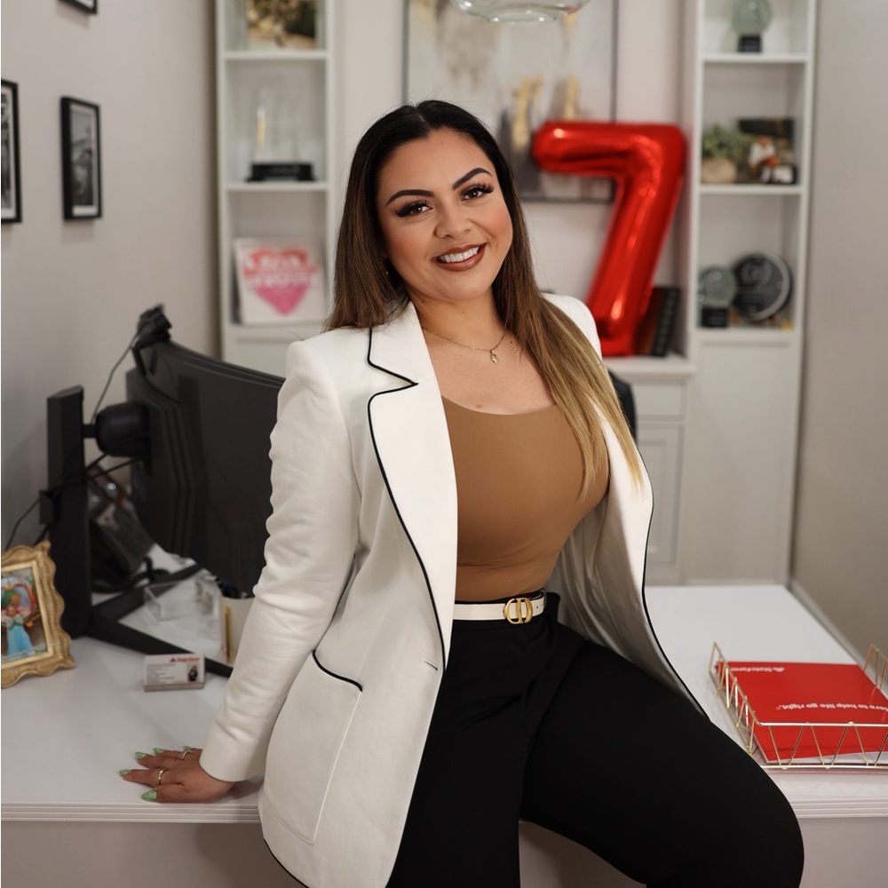 Meet your Posher, Denise